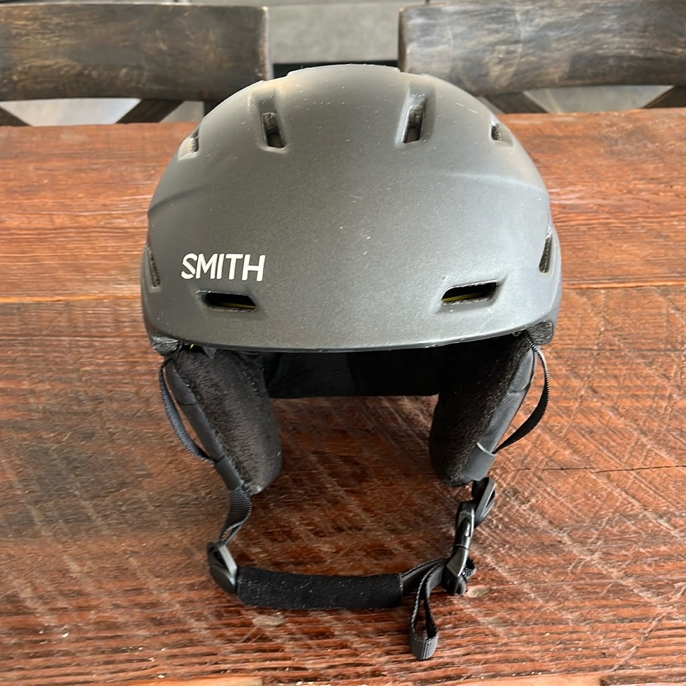 Smith ski/snowboard helmet